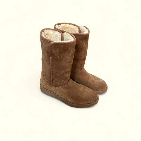 UGG Shoes - UGG Amie Women's Classic Slim Short Boots Size 7.5